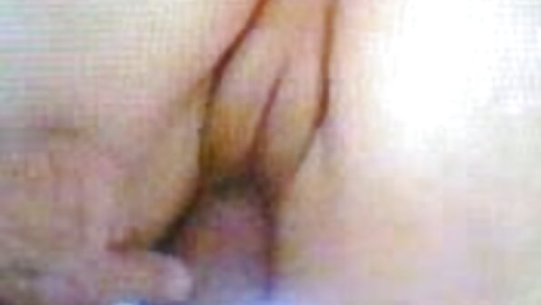 18 හැවිරිදි නේවාසික මිතුරෙකුට යුවළක් සමඟ තිදෙනෙකු සිටීමට අවශ්යයි