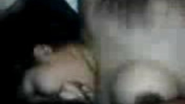 විශාල පියයුරු සහිත කළු-හිසකෙස් MILF කපා දැමූ යෝනි මාර්ගයේ තරුණ මුවෙකු ලබා ගත්තේය