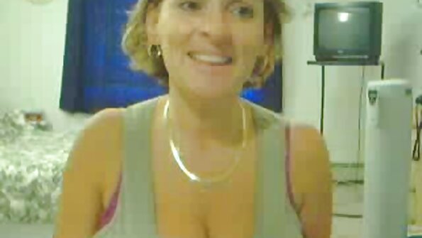 Brunette Euro gal Cherry සුපිරි මගුලක් භුක්ති විඳියි